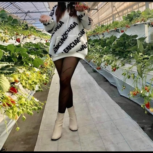 Meet your Posher, Ricci - Picture 1 of 1